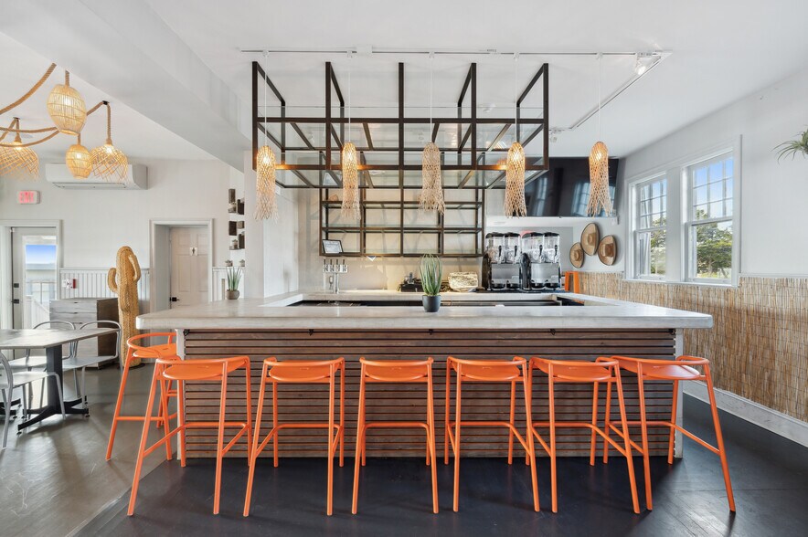 More Photos Of 32 Lighthouse Rd, Hampton Bays Hotel For Sale