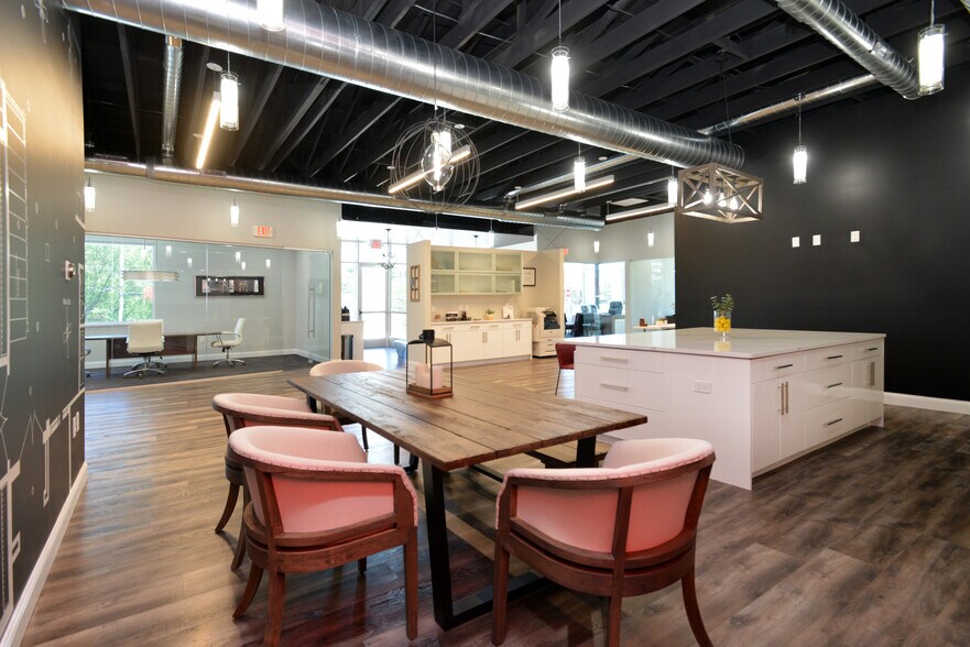 More Photos Of 1706 Smizer Station Rd, Saint Louis Office For Sale