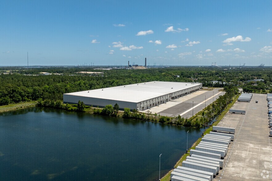 More Photos Of 2983 Faye Rd, Jacksonville Warehouse For Lease