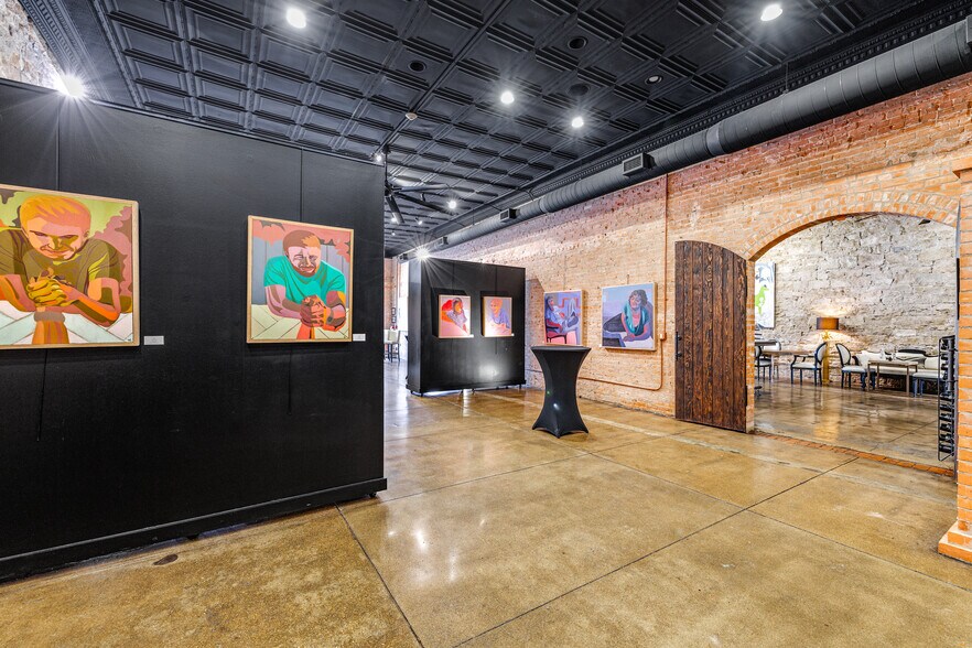 More Photos Of 38 N Chadbourne St, San Angelo Bar For Sale