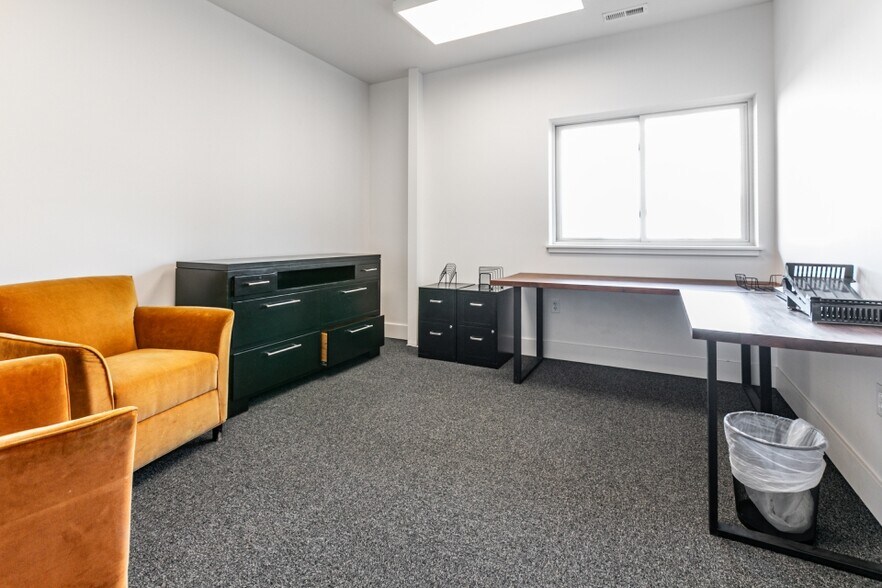 More Photos Of 5680 Browns Canyon Rd, Peoa Showroom For Lease