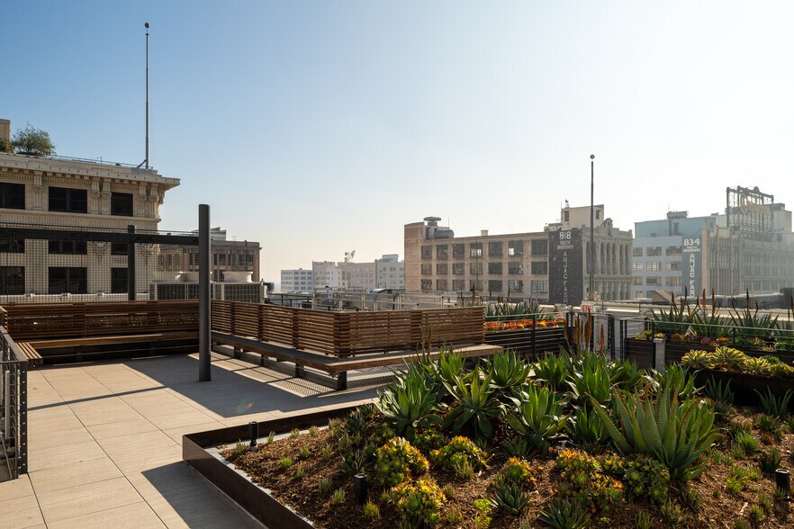 More Photos Of 761 S Broadway, Los Angeles Office Residential For Sale