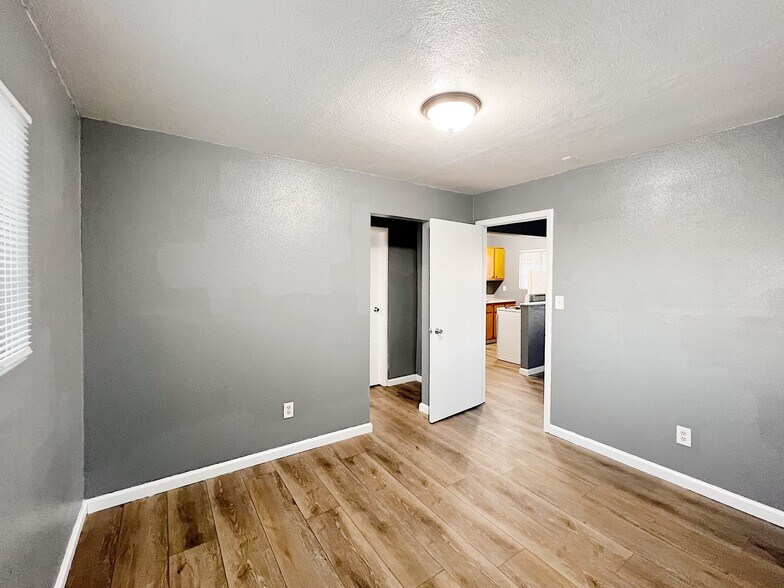 More Photos Of 2595 Beaumont St, Sacramento Apartments For Sale