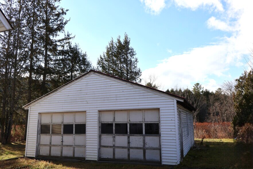 More Photos Of 2072 Main st, Londonderry Apartments For Sale