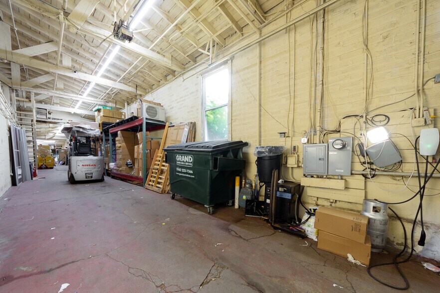 More Photos Of 130 Patterson St, Perth Amboy Light Distribution For Sale