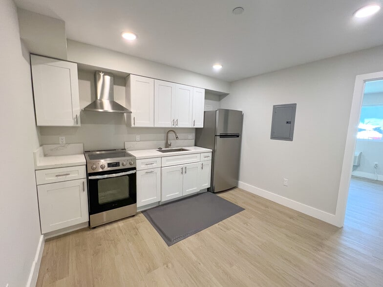 More Photos Of 142 E 84th St, Los Angeles Apartments For Sale