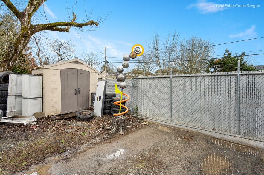 More Photos Of 104 NE 80th Ave, Portland Warehouse For Sale