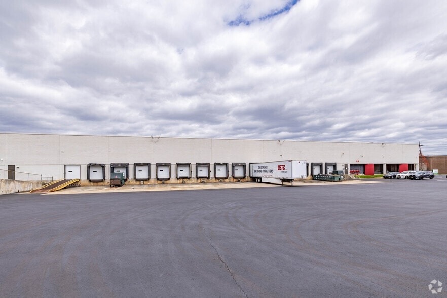 More Photos Of 114-120 Northfield Ave, Edison Warehouse For Lease