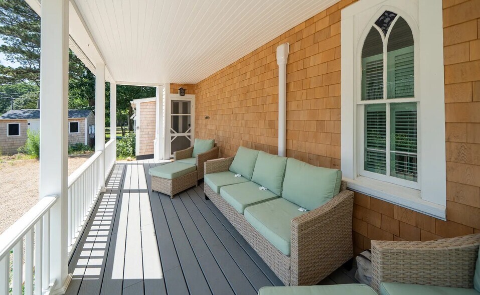 More Photos Of 9 Brunswick Ave, Vineyard Haven Specialty For Sale