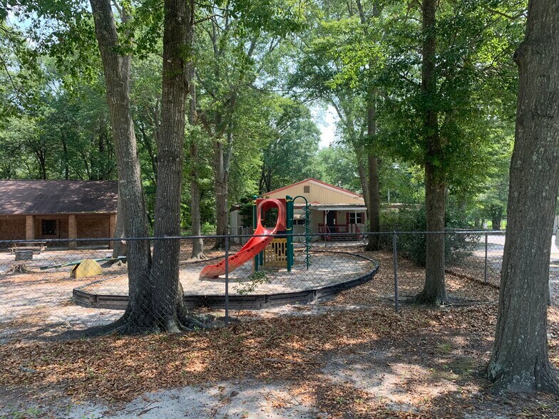 More Photos Of 1500 Chestnut Rd, Elgin Specialty For Sale
