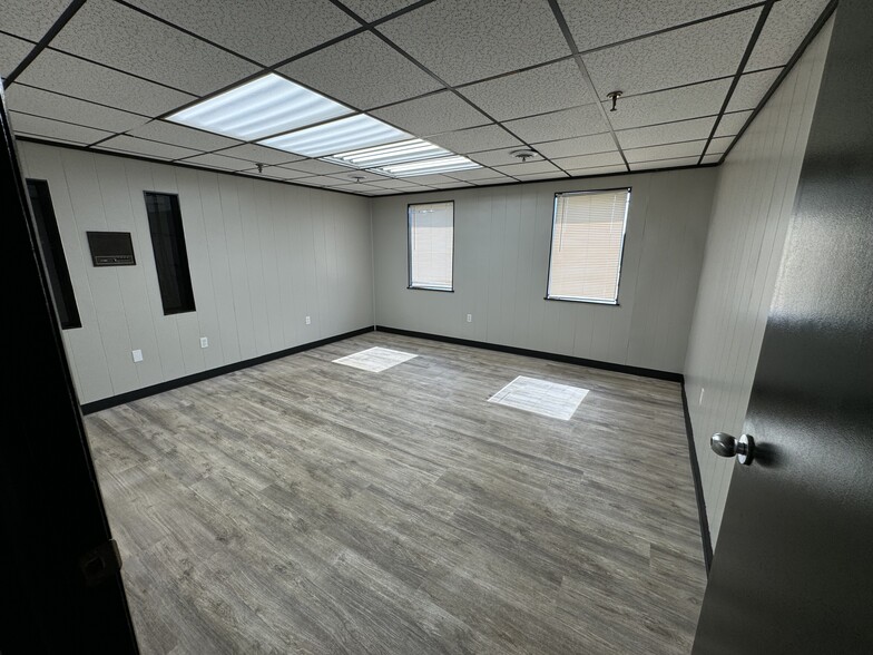 More Photos Of 300 Winona St, Knoxville Distribution For Lease