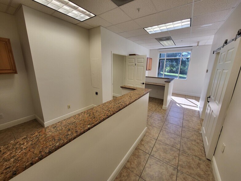 More Photos Of 681 Goodlette Rd N, Naples Medical For Sale