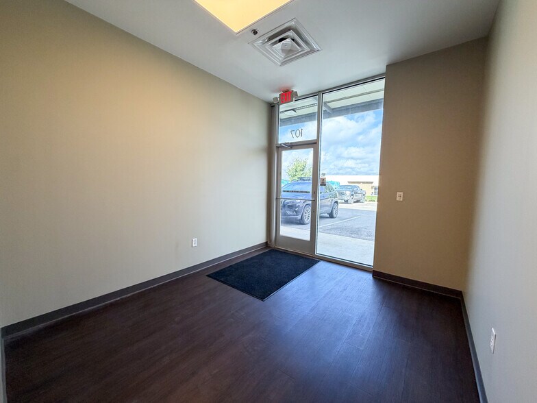 More Photos Of 9702 Ball St, San Antonio Distribution For Lease