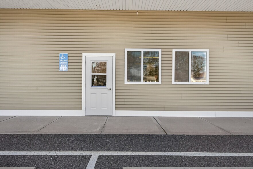 More Photos Of 430 Chapel Hill Rd, Oakdale Freestanding For Lease