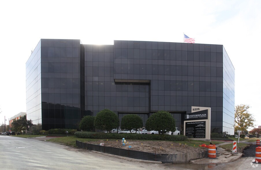 More Photos Of 5225 Katy Fwy, Houston Office For Lease