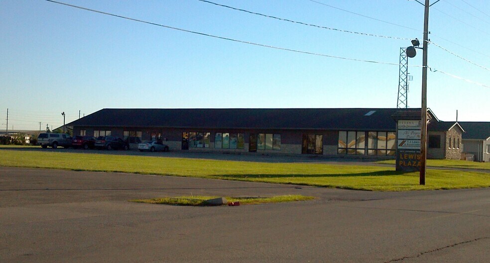 Primary Photo Of 410 E Stevenson Rd, Ottawa Medical For Sale