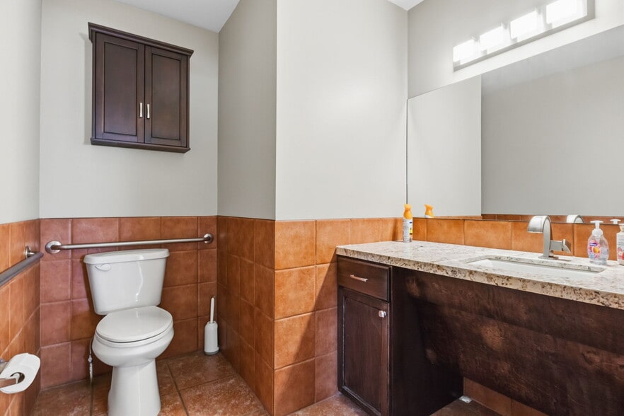 More Photos Of 1872 S Main St, Salt Lake City Freestanding For Sale