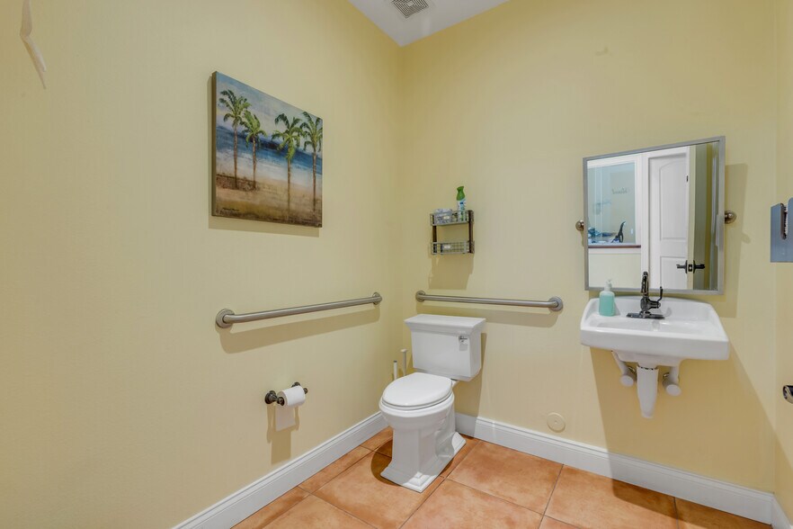 More Photos Of 136 Julia St, New Smyrna Beach Flex For Sale