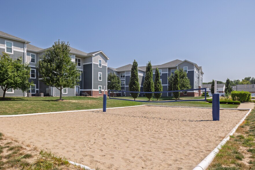 More Photos Of 1 Campus Edge Dr, Edwardsville Apartments For Sale