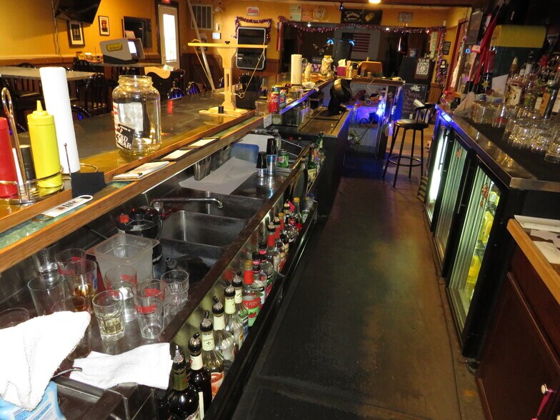More Photos Of 316 N Main St, Seneca Bar For Sale