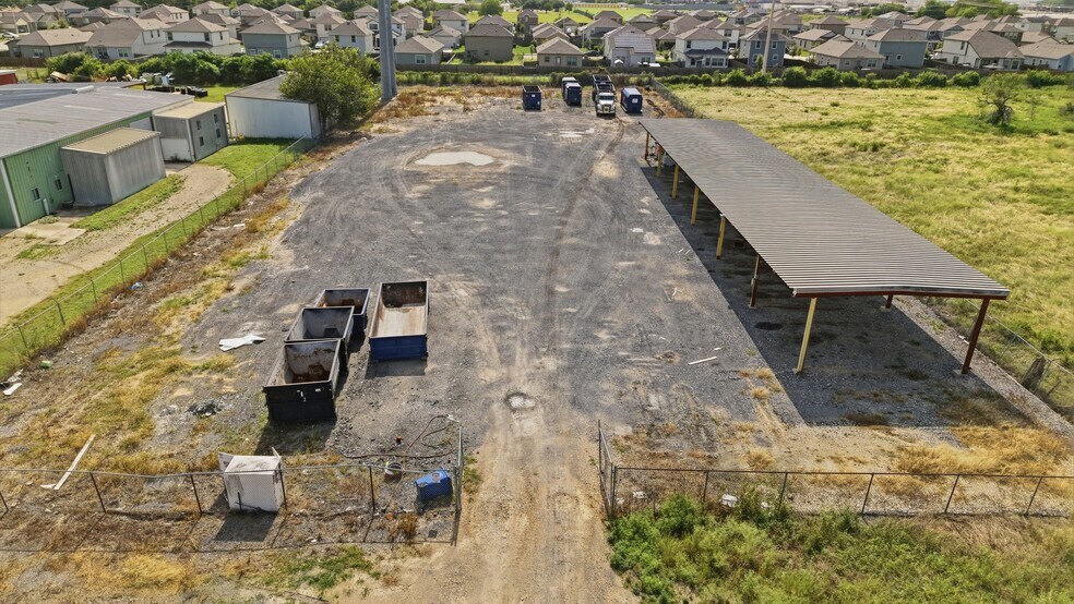 More Photos Of 2476 N Heideke St, Seguin Industrial For Sale