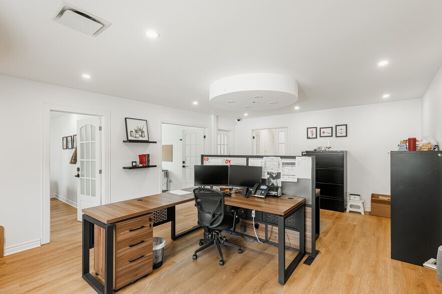More Photos Of 675 Boul Samson, Laval Office For Sale