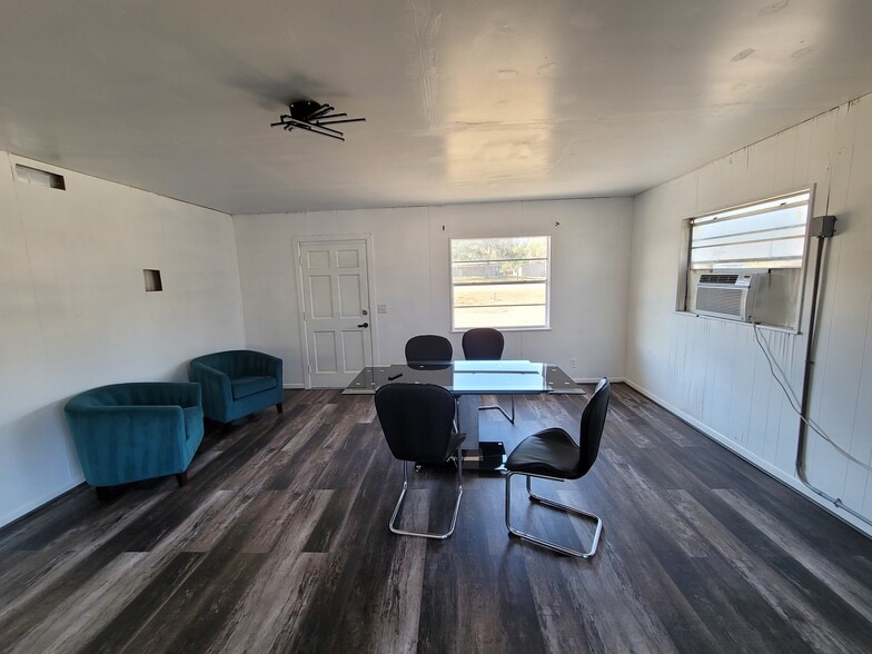 More Photos Of 4830 Gall Blvd, Zephyrhills Flex For Lease