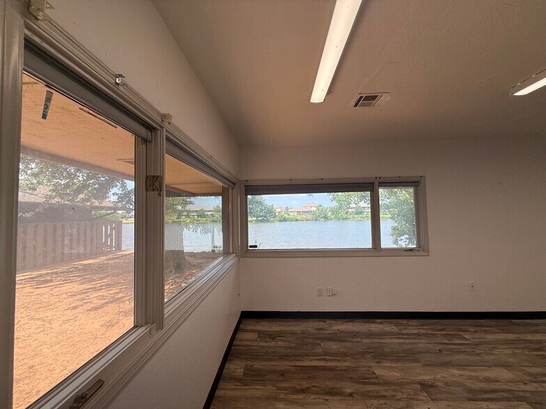 More Photos Of 10017 S Pennsylvania, Oklahoma City Office For Lease