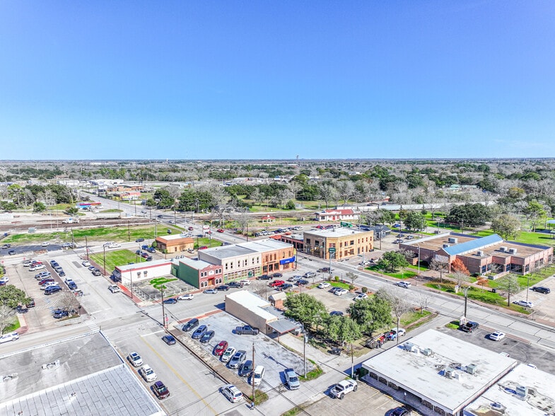 More Photos Of 121 W Sealy St, Alvin Freestanding For Sale