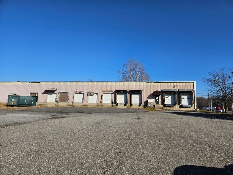 More Photos Of 265 Ballard Rd, Middletown Warehouse For Lease