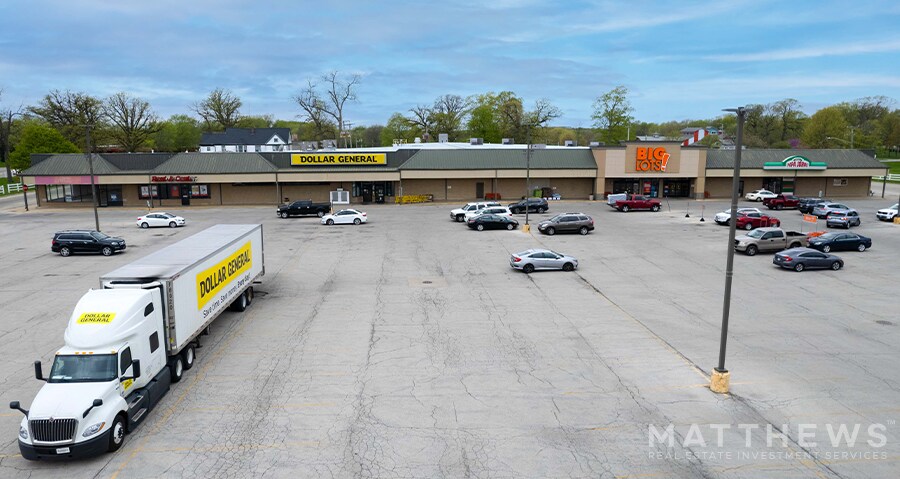 More Photos Of 185 N Kennedy Dr, Bradley Storefront For Lease