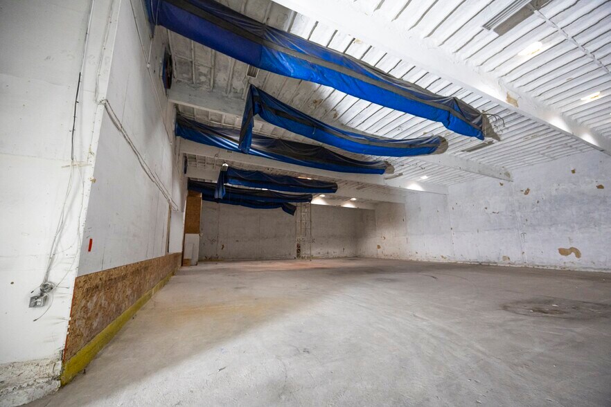 More Photos Of 200 N Uruapan Way, Dinuba Warehouse For Sale