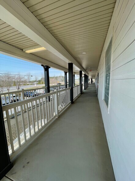 More Photos Of 6478 Putnam Ford Dr, Woodstock Office For Lease