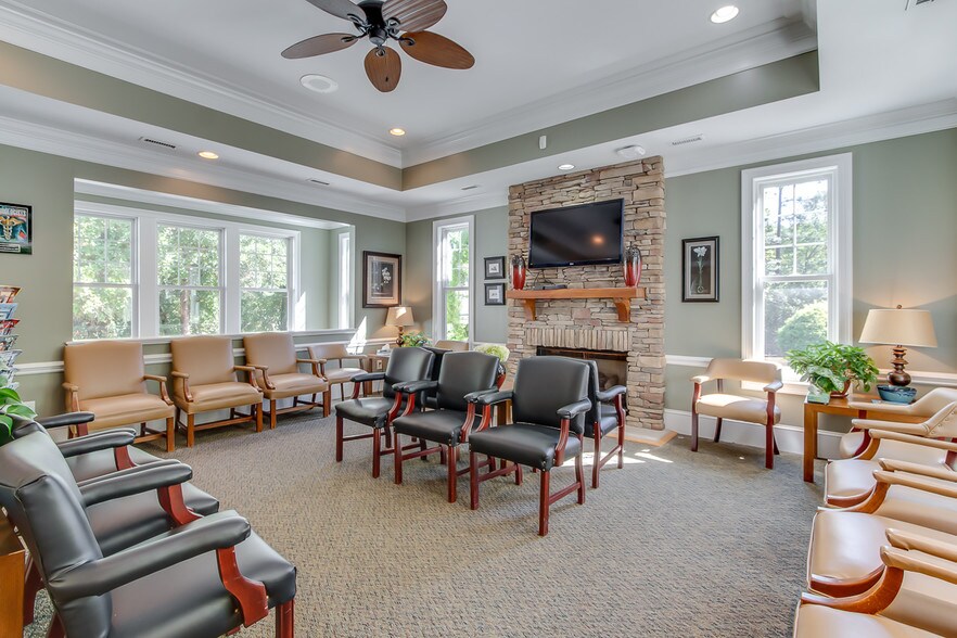 More Photos Of 135 Professional Park Dr, Seneca Healthcare For Lease