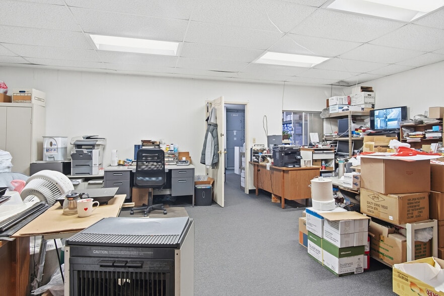 More Photos Of 140 W 21st St, Los Angeles Warehouse For Sale