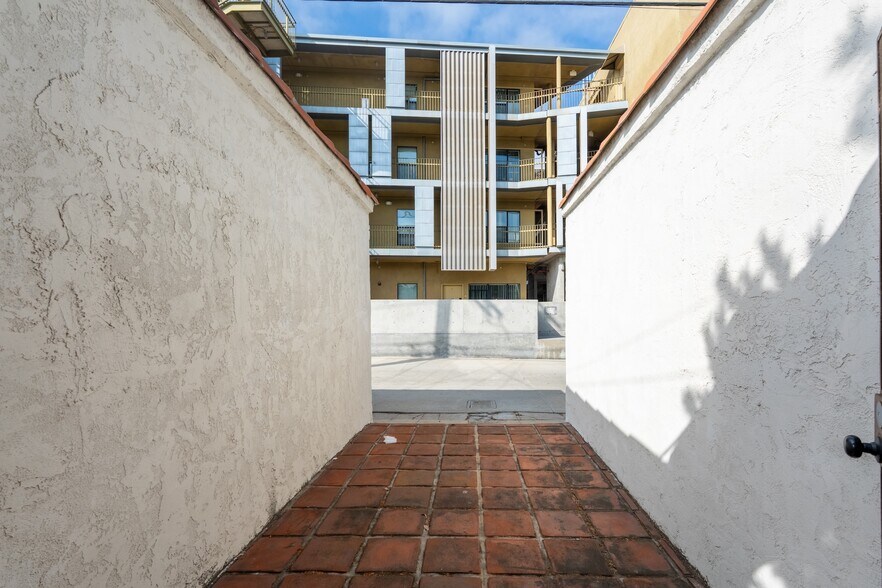 More Photos Of 1507-1509 14th St, Santa Monica Apartments For Sale