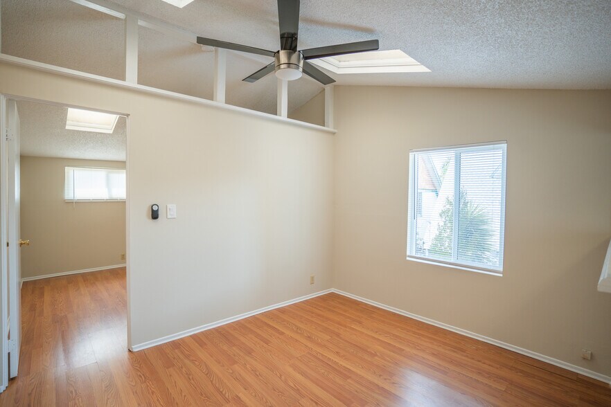 More Photos Of 1513 E Broadway, Long Beach Apartments For Sale