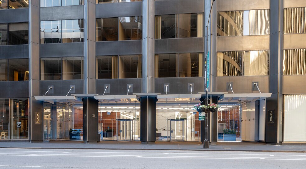 More Photos Of 230 W Monroe St, Chicago Office For Lease