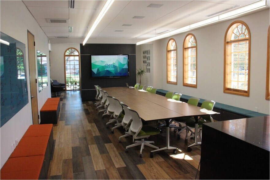 More Photos Of 300 S 8th St, McAllen Office For Sale