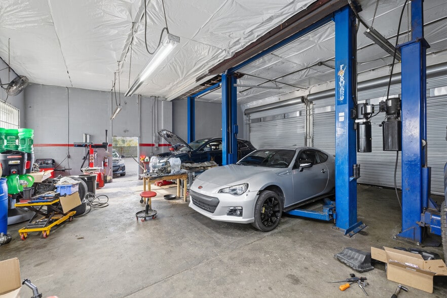 More Photos Of 6200 N Nebraska Ave, Tampa Auto Repair For Sale