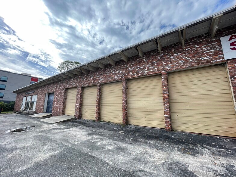 More Photos Of 422 SW 16th St, Ocala Auto Repair For Lease