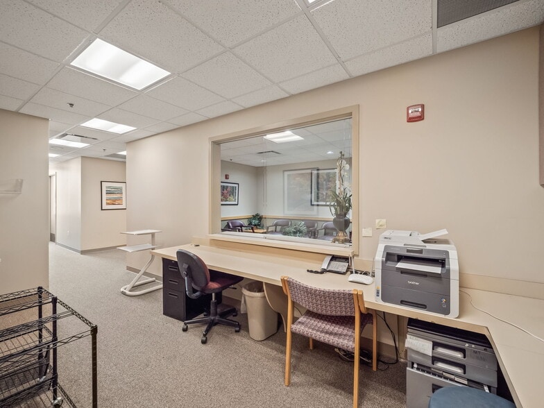 More Photos Of 1455 S Lapeer Rd, Lake Orion Hospital For Lease