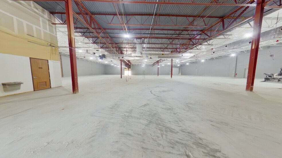 More Photos Of 1655 W Hamlin Rd, Rochester Hills Distribution For Sale