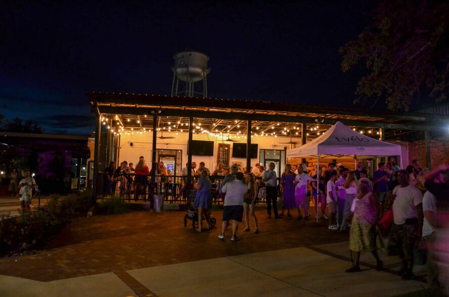 More Photos Of 227 W Jackson St, Thomasville Restaurant For Sale