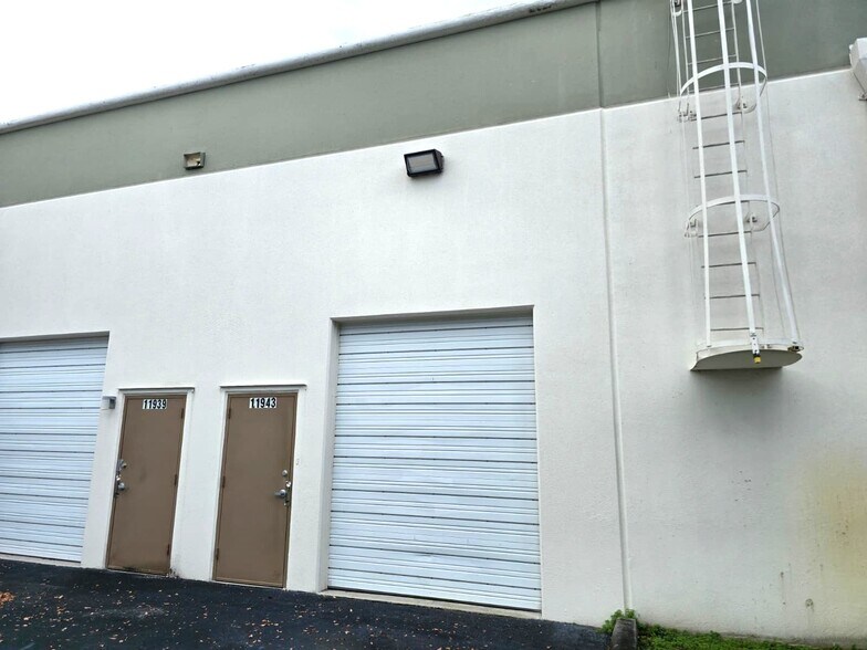 More Photos Of 11931-11971 NW 37th St, Coral Springs Warehouse For Lease