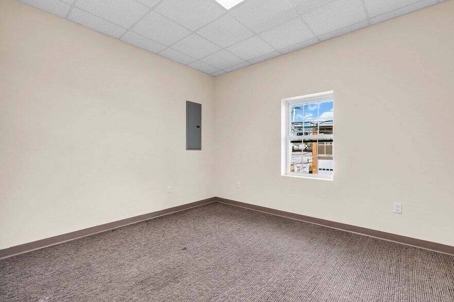 More Photos Of 40 Broad St, Eatontown Medical For Sale