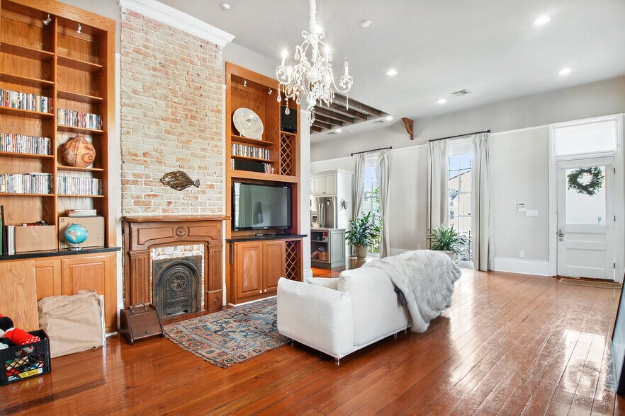 More Photos Of 5631 Magazine St, New Orleans Office For Sale