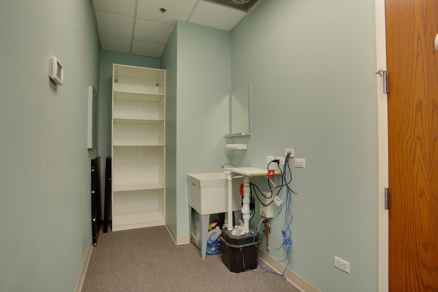 More Photos Of 5143-5151 Mochel Dr, Downers Grove Office For Sale