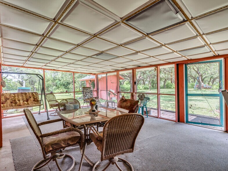More Photos Of 12900 Lowden Ln, Manchaca Specialty For Lease