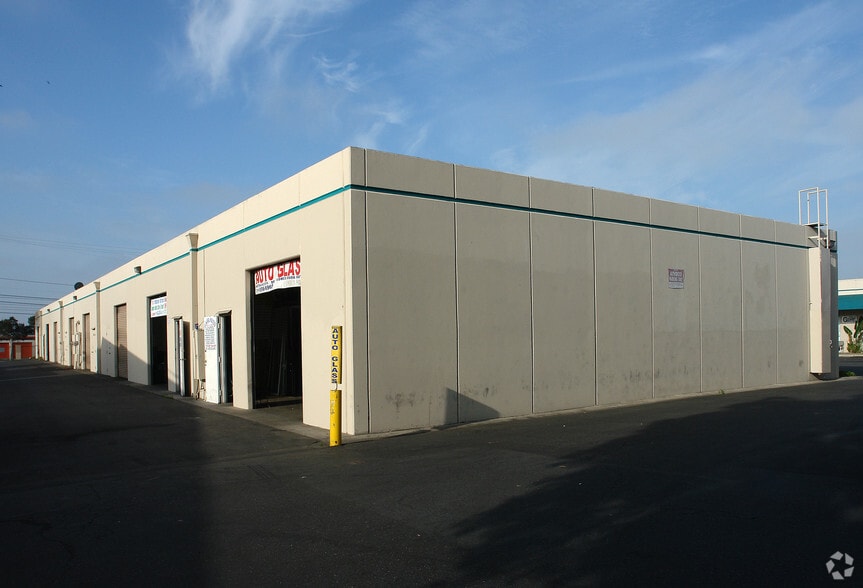 More Photos Of 1311 E Chestnut Ave, Santa Ana Warehouse For Lease